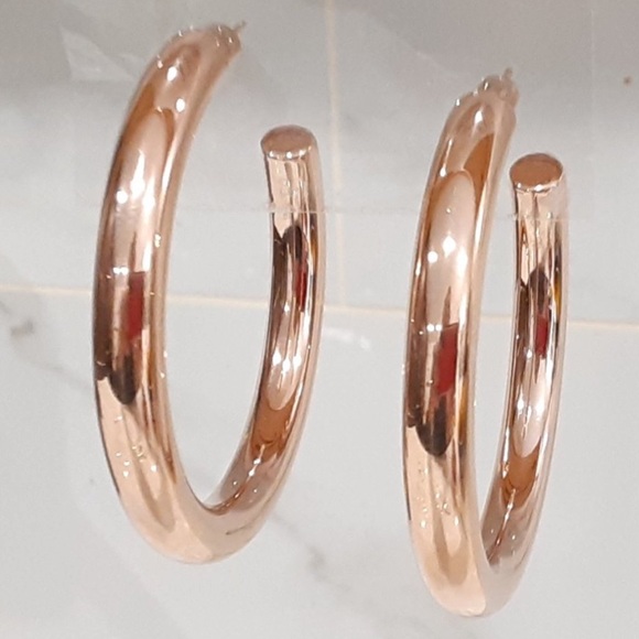 Wanderlust + Co, 18k Rose Gold “Faye“ Hoop Earring Mini , standard, or XL - Picture 2 of 3
